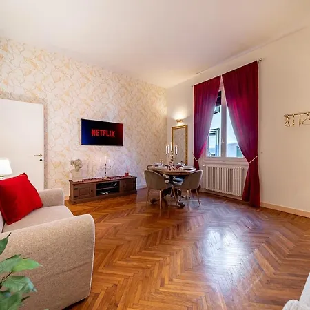 1 Minute From Piazza Maggiore Romance & Art Apartman